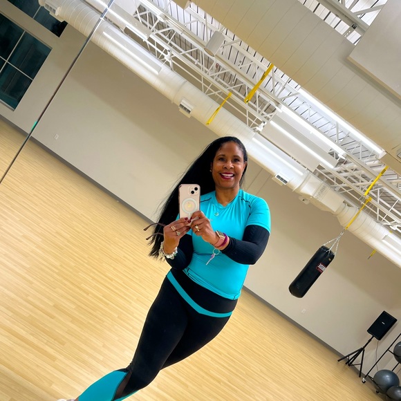 Meet your Posher, Heidi - Picture 1 of 2